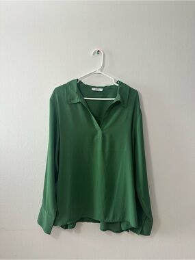 Green Split-Neck Long-Sleeve Blouse by SULZ